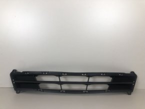 Решетка в бампер центральная Hyundai Solaris RB 2015-2017