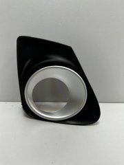 Рамка противотуманной фары правой Toyota Corolla E150 2010-2013